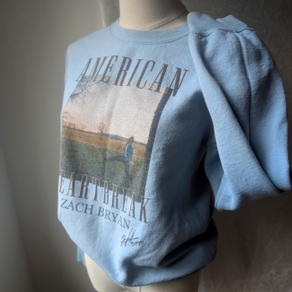 American Heartbreak Zach Bryan Blue Sweatshirt Heavy Blend Small Album A… - Picture 1 of 4